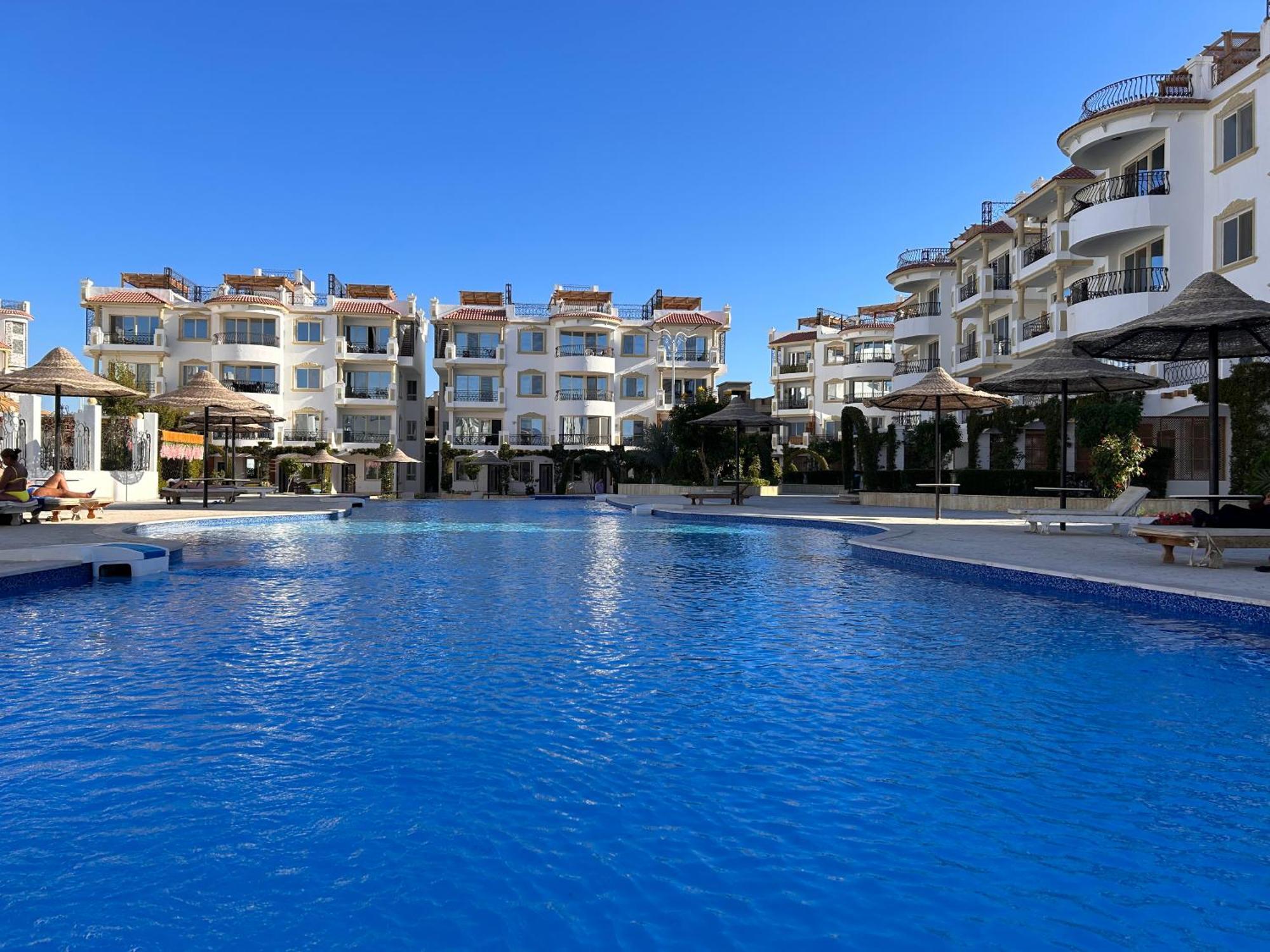 3-Bedroom Apartment On The Third Floor With 3 Balconies And Lovely Pool View, Street View And Free Beach Access In Sharm Hills Resort Exterior photo