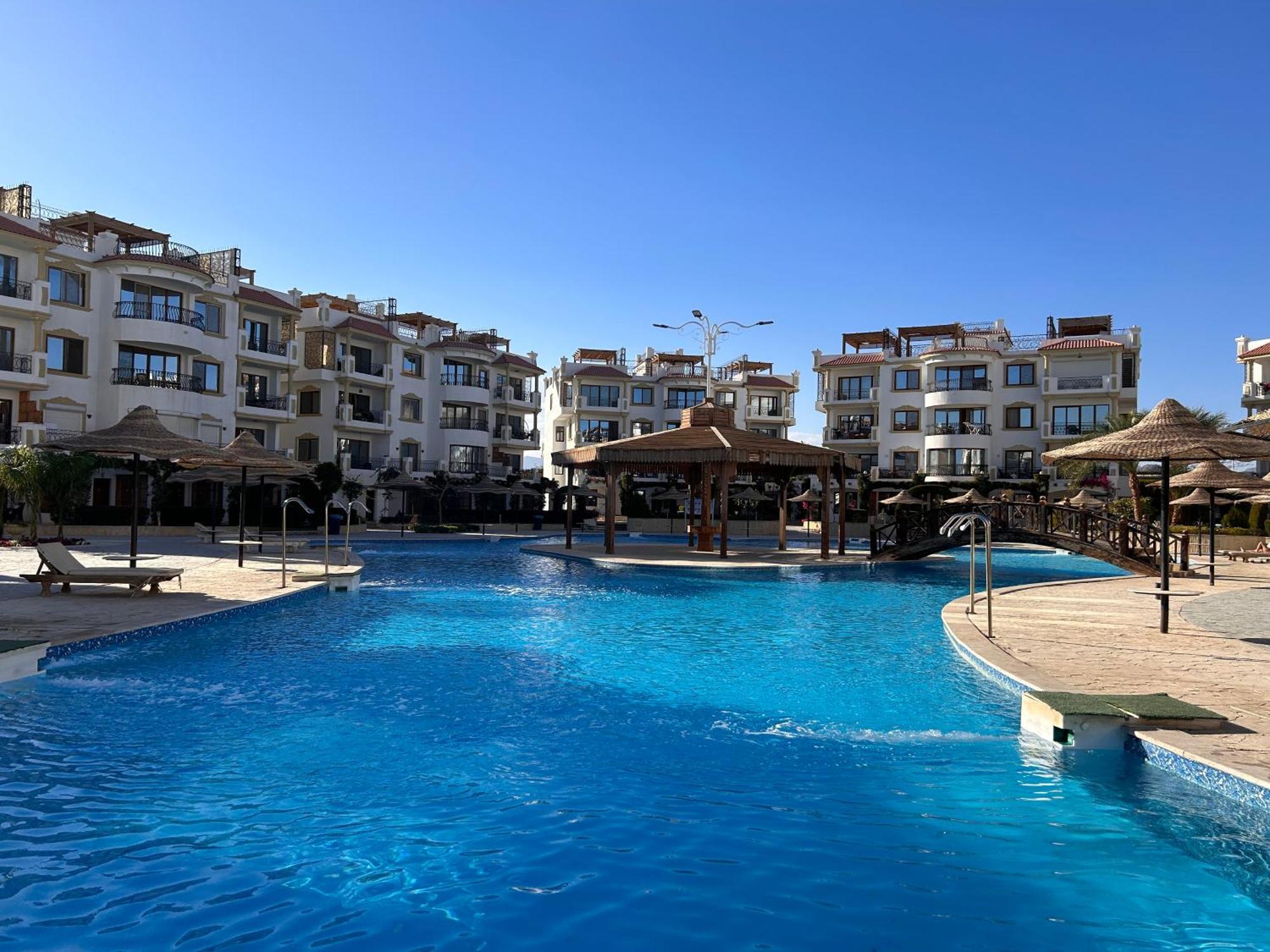 3-Bedroom Apartment On The Third Floor With 3 Balconies And Lovely Pool View, Street View And Free Beach Access In Sharm Hills Resort Exterior photo